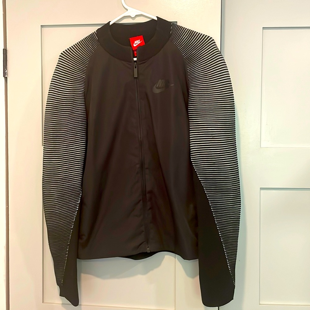 Women’s Nike jacket - size M.